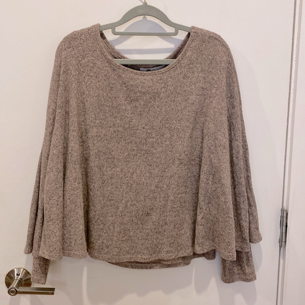 TOWNE boutique sweater shawl cape
